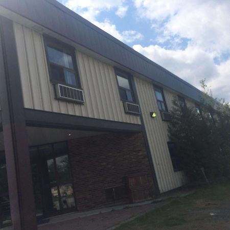 Pickle Lake Hotel 外观 照片